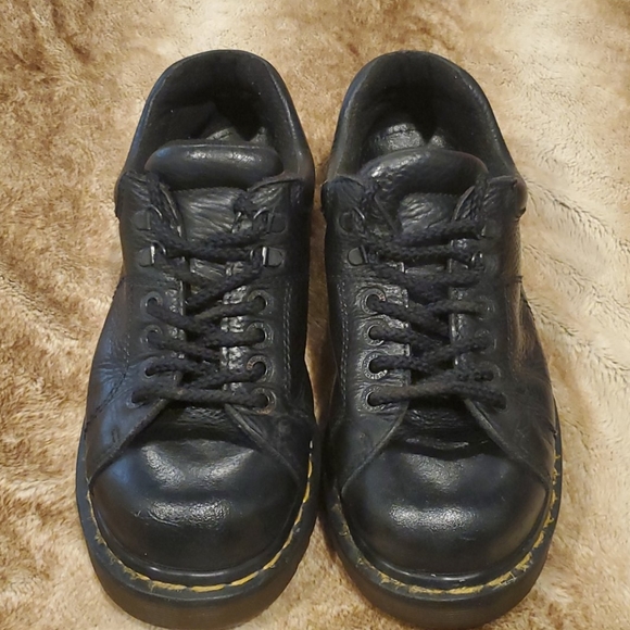 Dr. Martens Shoes - Dr. Martens Authentic Leather Shoe Size 7Men